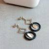 Boucles d'oreilles geometriques noires