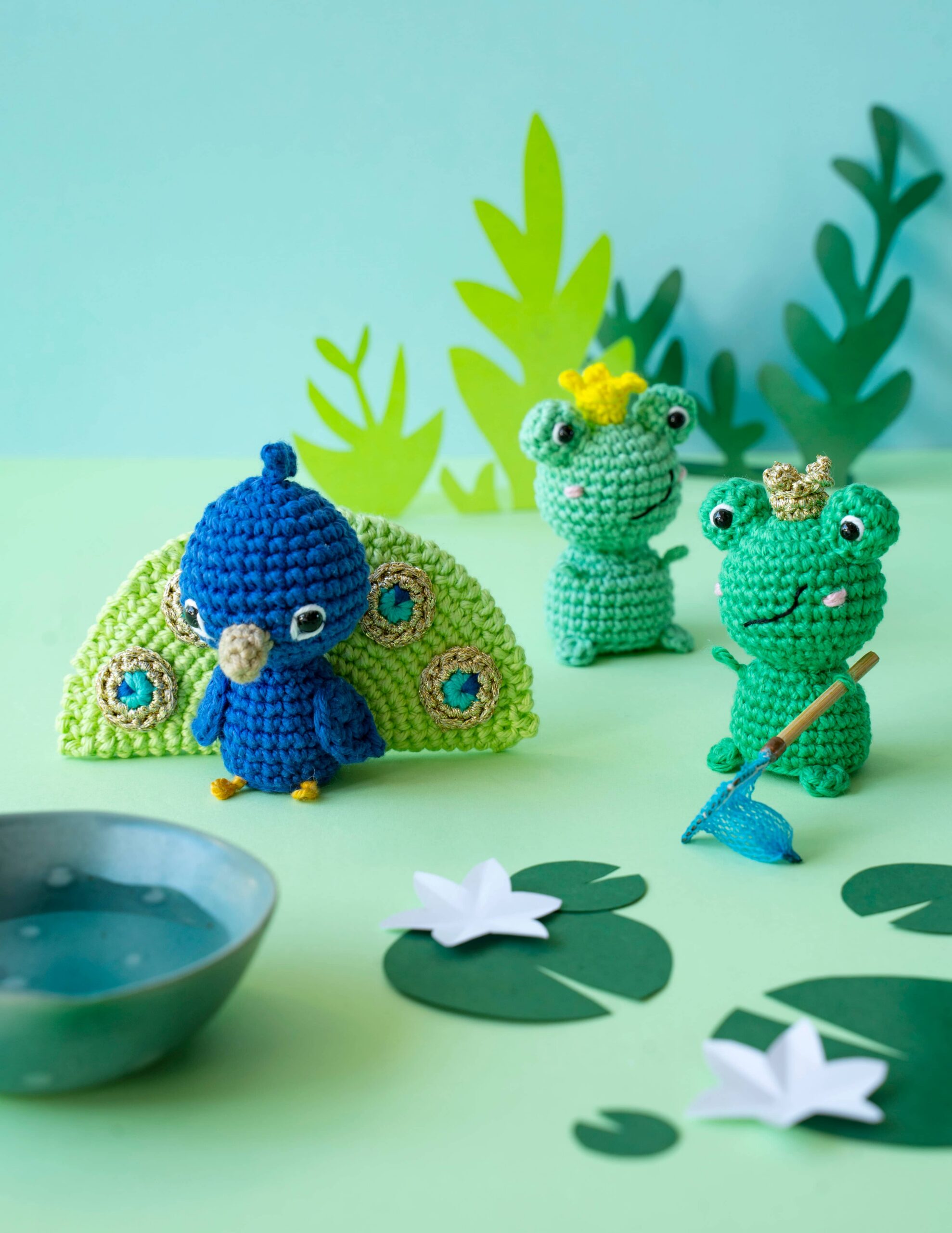 Mini paon et grenouille au crochet