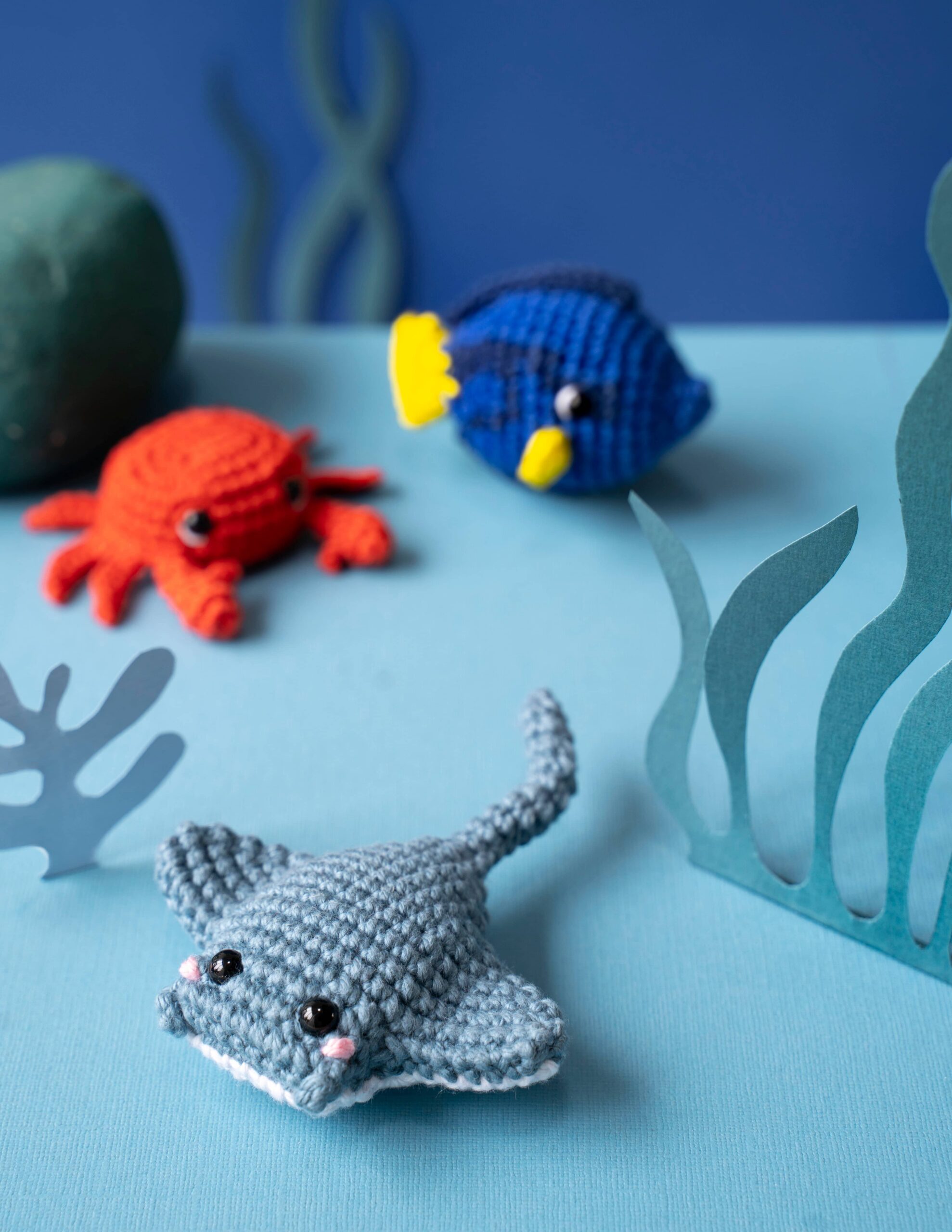 Mini raie, crabe et poisson au crochet