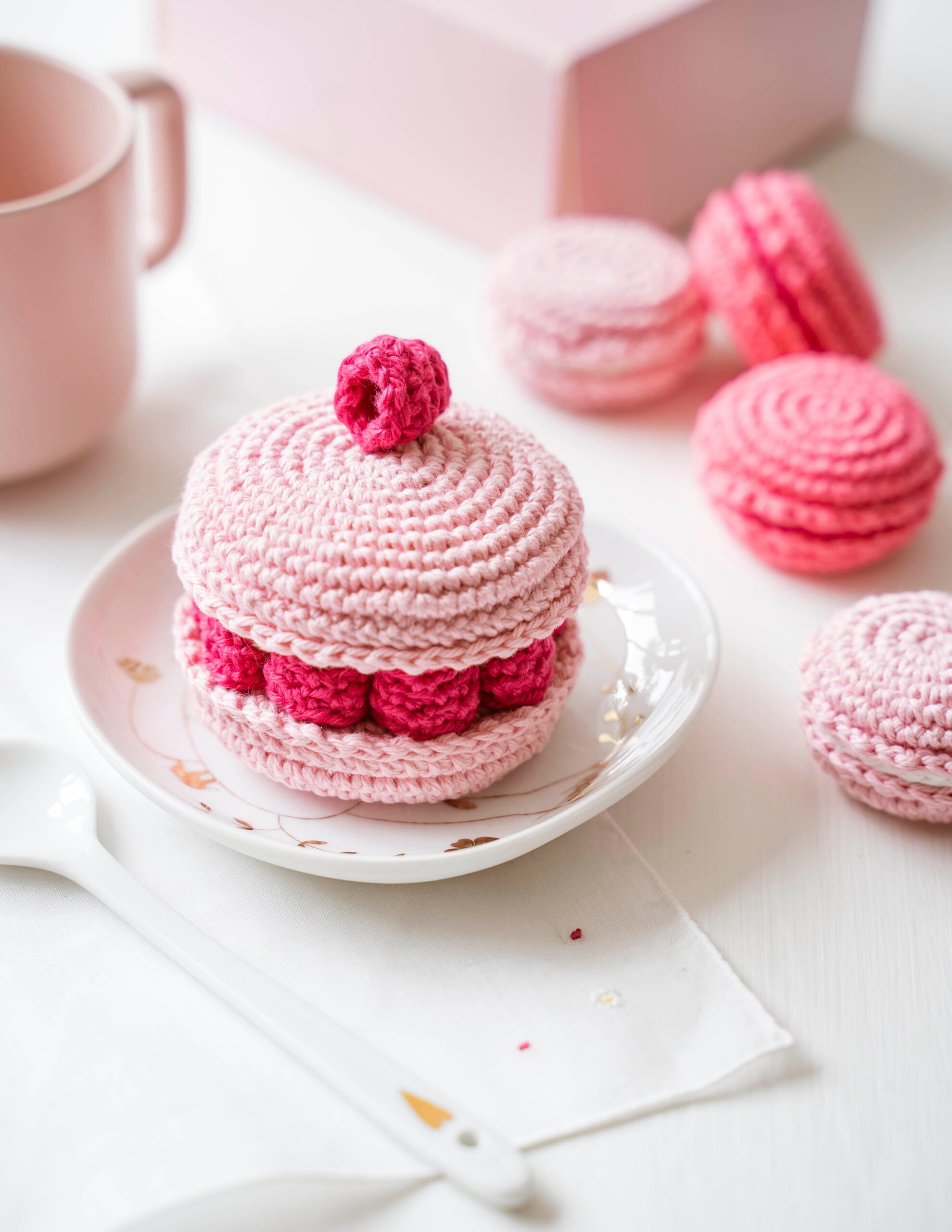 Macaron crème framboises au crochet