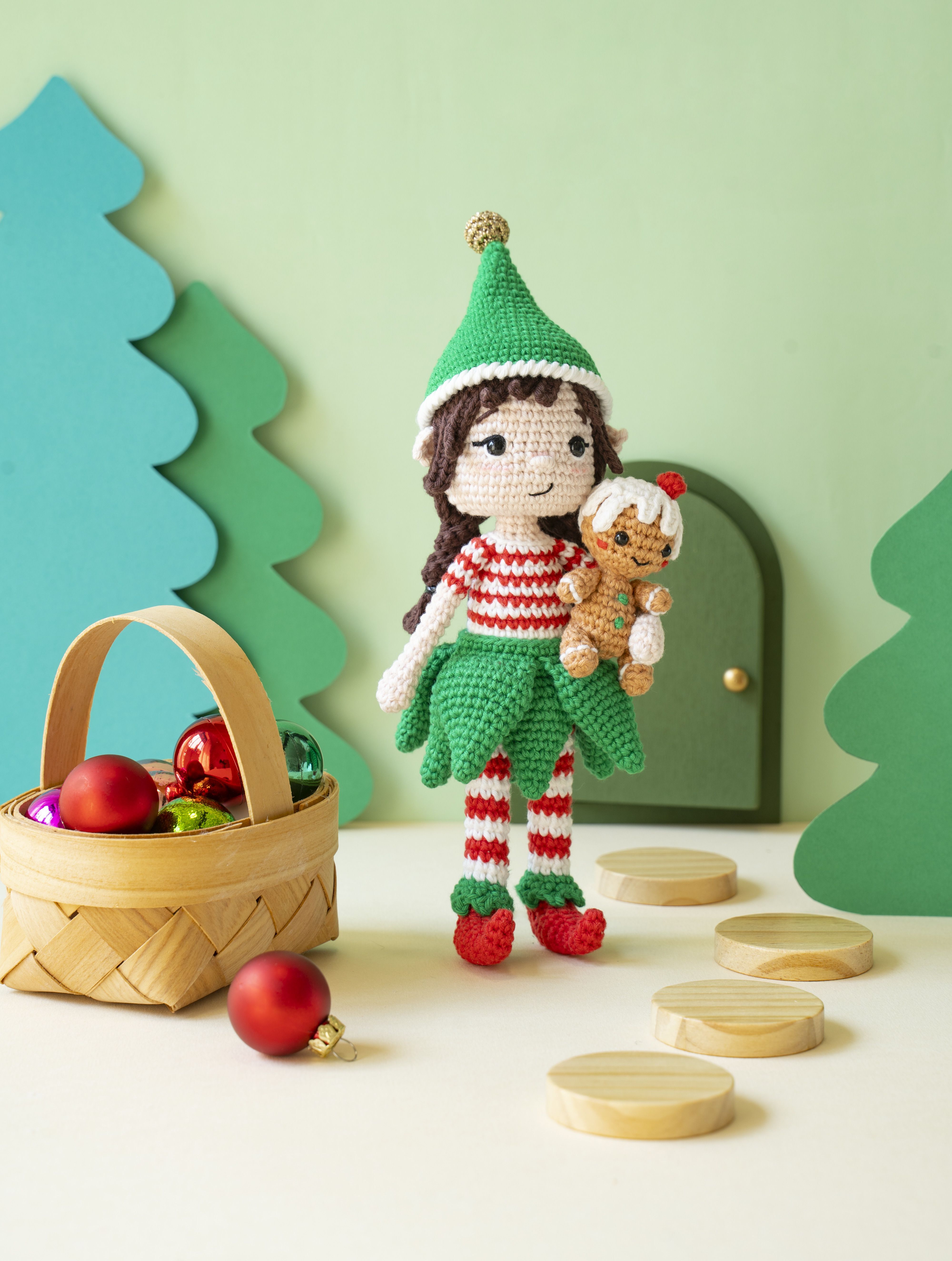 Elfe de Noël au crochet et son doudou